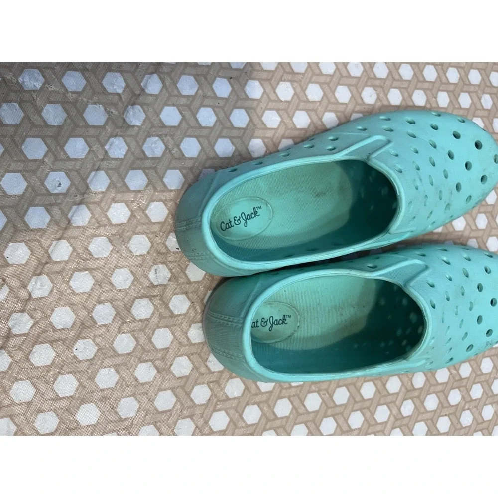 Kid/Youth size 3 Teal EVA Slip On Apparel Water Shoes Cat & Jack